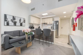 Elegant studio for 4 in JVC